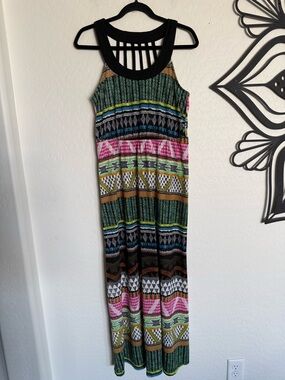 5/$25 NO BOUNDARIES Sleeveless Tribal Print Maxi Dress with Strappy Back - Large